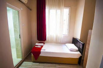 Cicek Palas Otel Esmirna Exterior foto